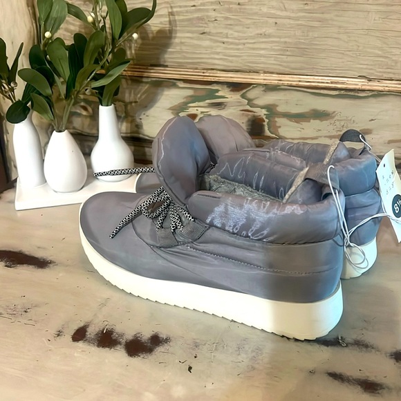 Gray Slip on Sneakers New with Tag - Picture 2 of 11